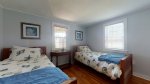 1st floor bedroom with 2 twin beds